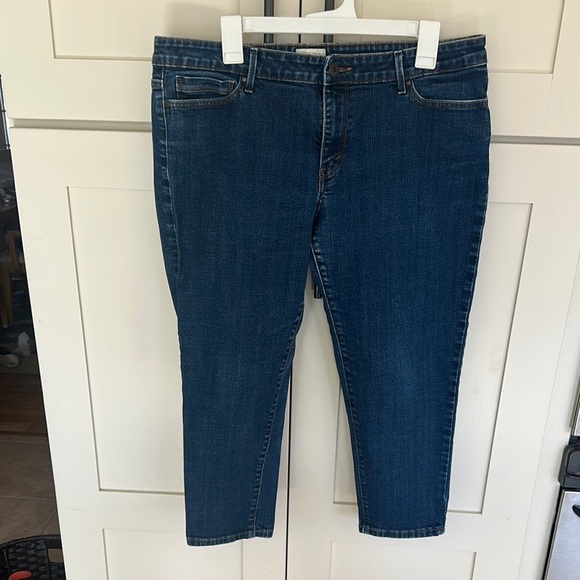Levi’s Capri Jeans - Picture 1 of 15
